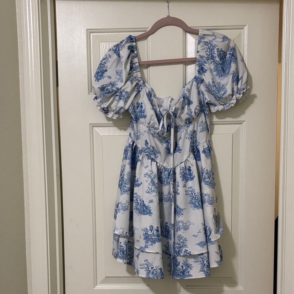 Chic Blue and White Puff Sleeve Dress